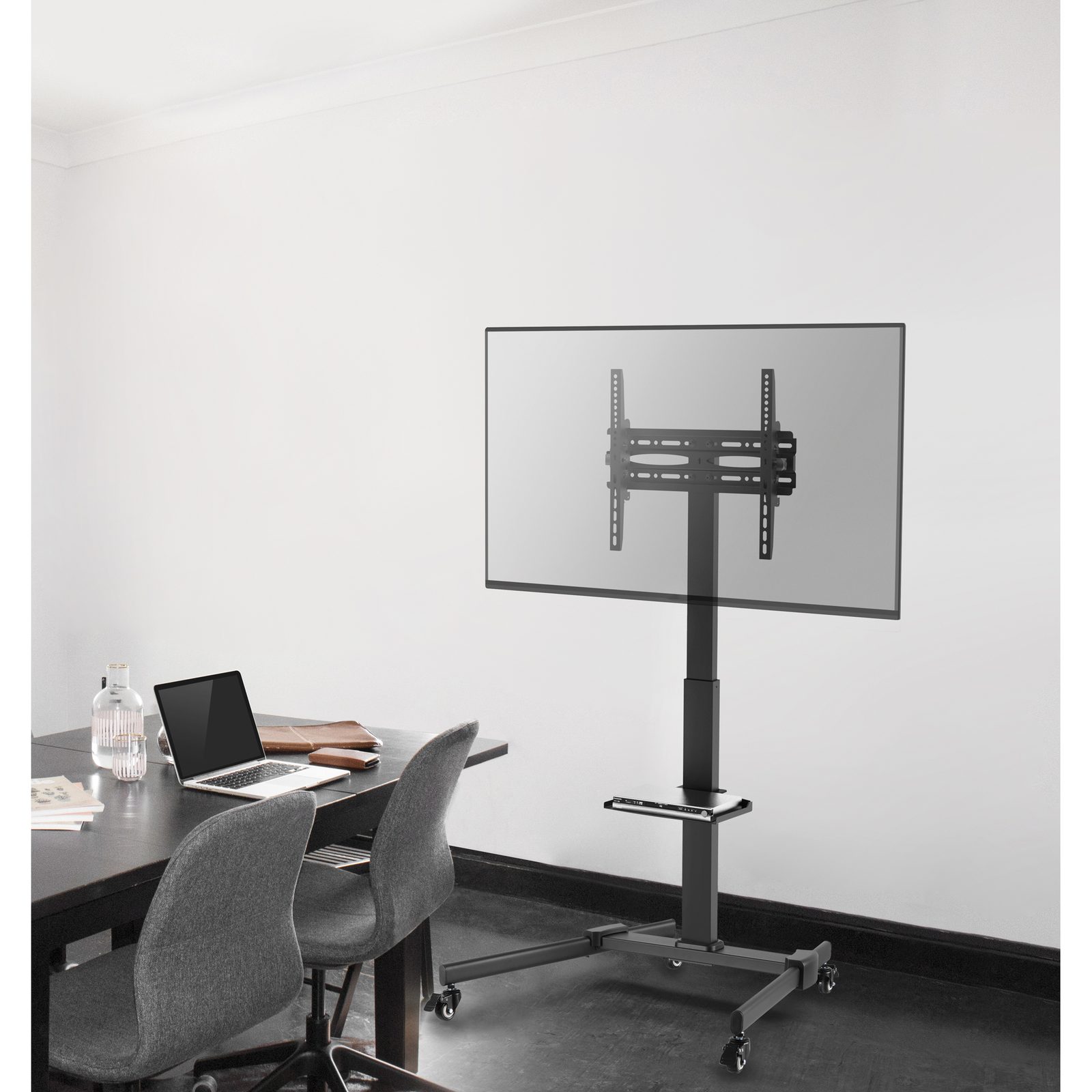 Carrello per schermi 32"-55", inclinazione 10°, altezza regolabile 138-173 cm - Showgear 100209