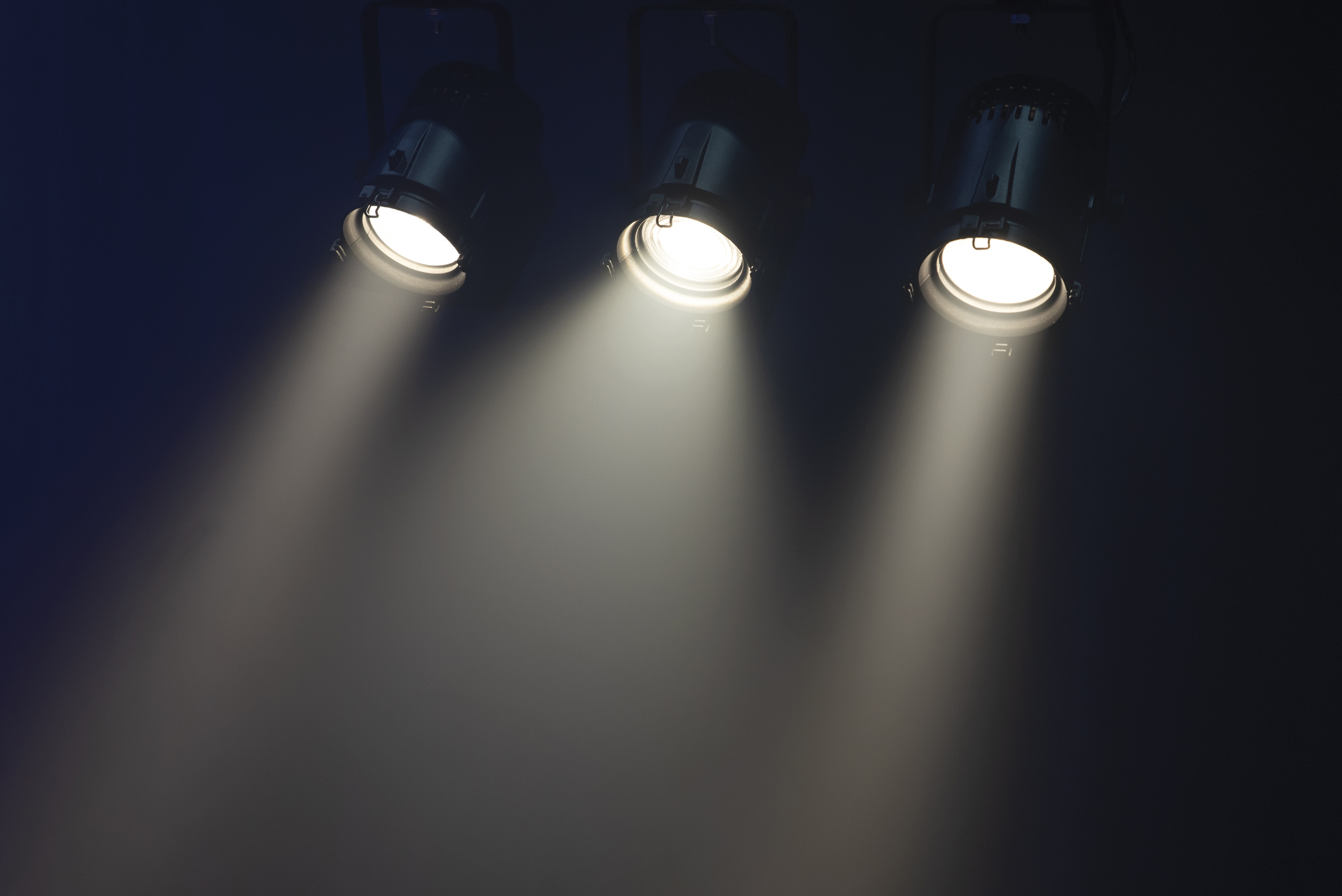 Performer Fresnel Mini DMX Compact 30 W Warm White Theatre LED - Showtec 33054
