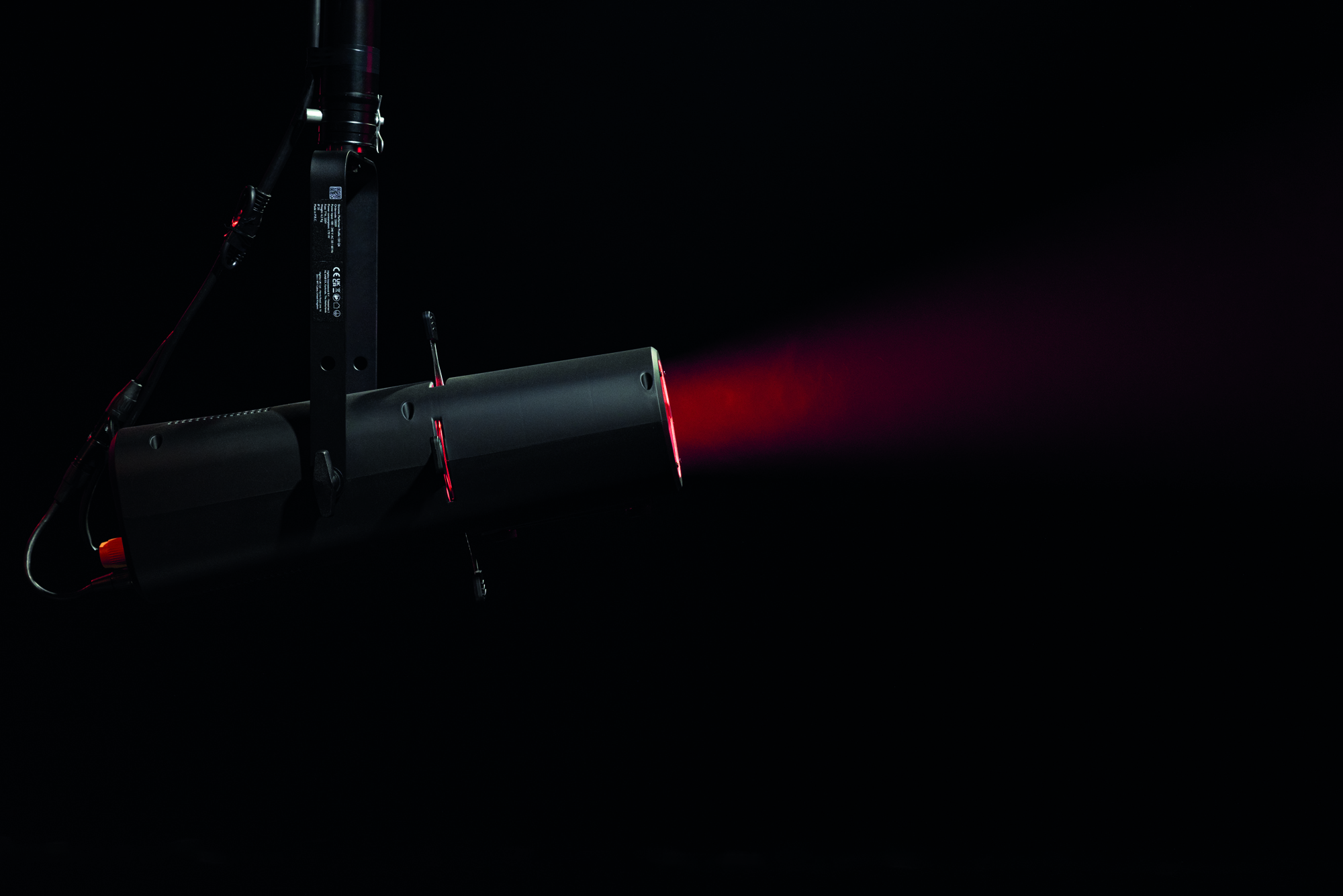 Performer Profile Zoom 150 Q6 150 W RGBACL CRI 95 Theatre LED - Showtec 33059