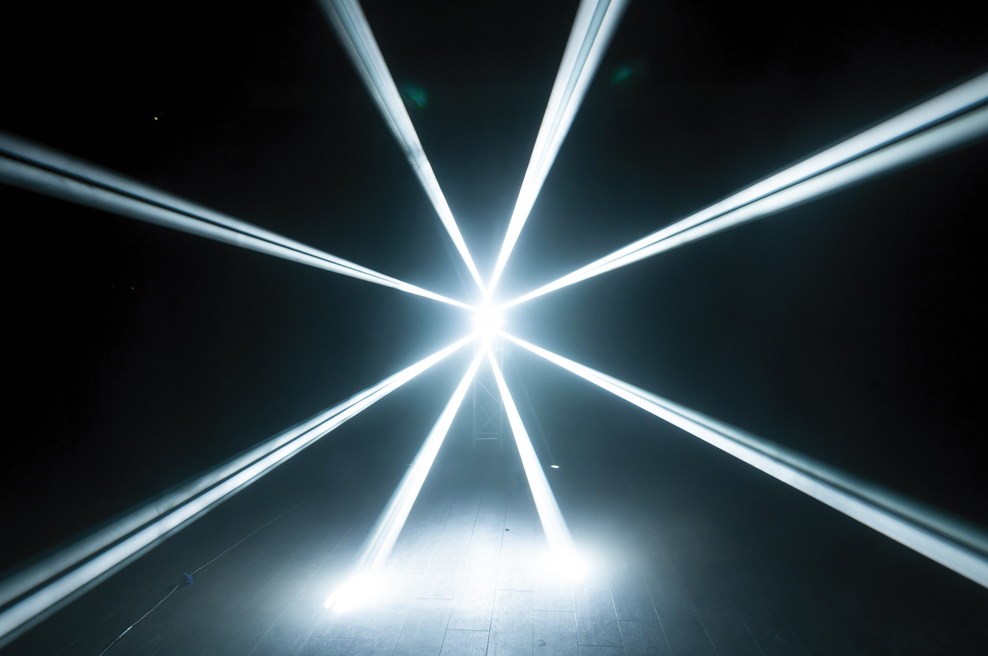 Effetto Beam Airstrike 190W 5R DMX 10ch - Showtec 43158