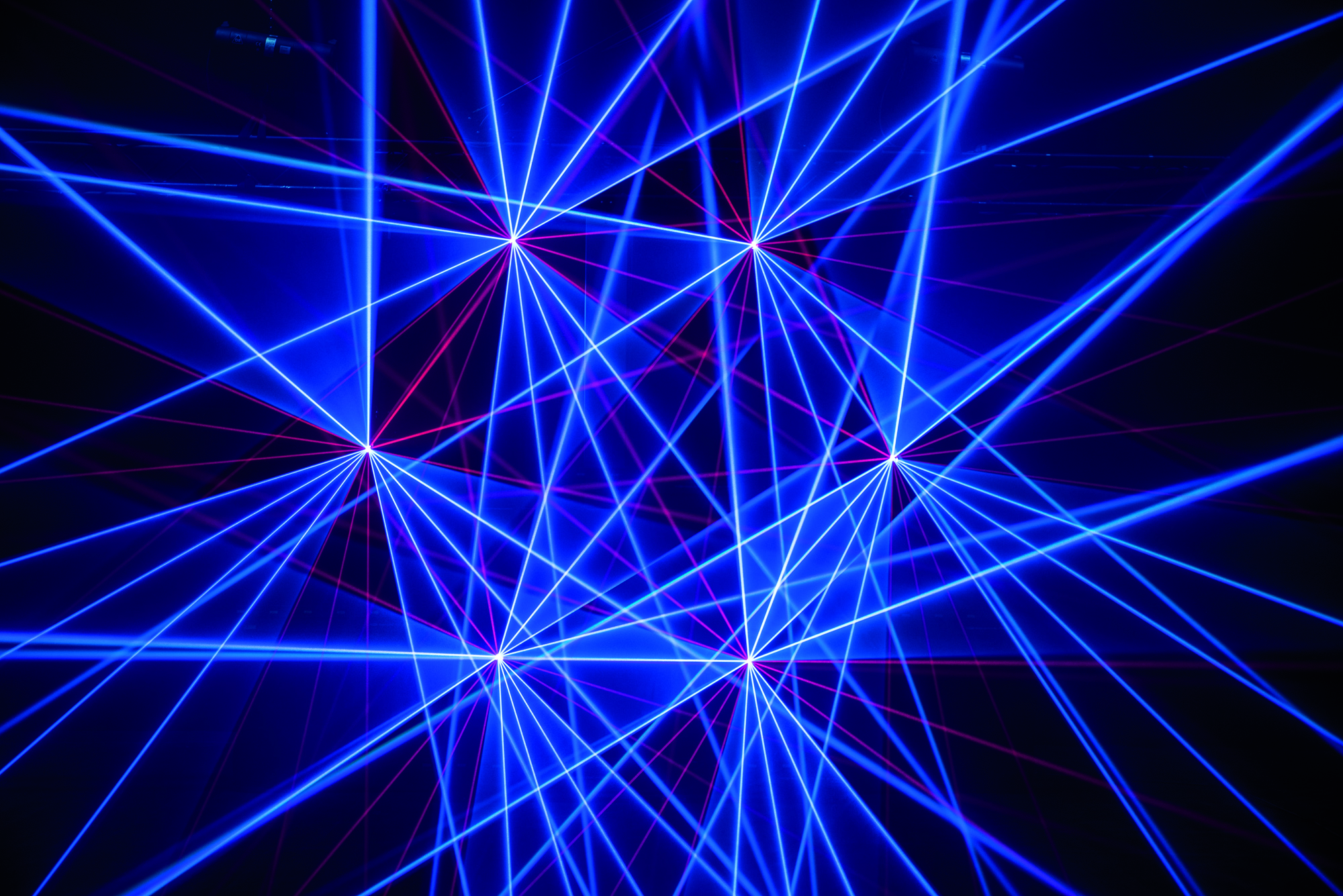 Barra laser RGB 6 fasci 600mW 32 pattern - Showtec 51348
